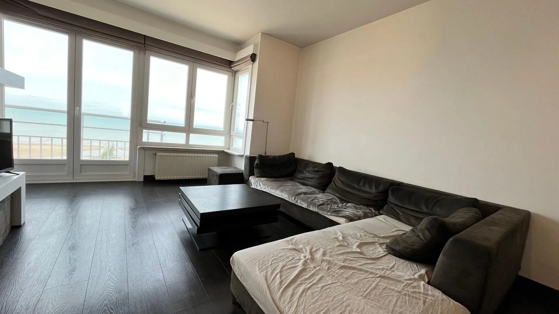 Cozy 3-Bedroom Apartment On The Seafront Of Ostend T60 Belgium
