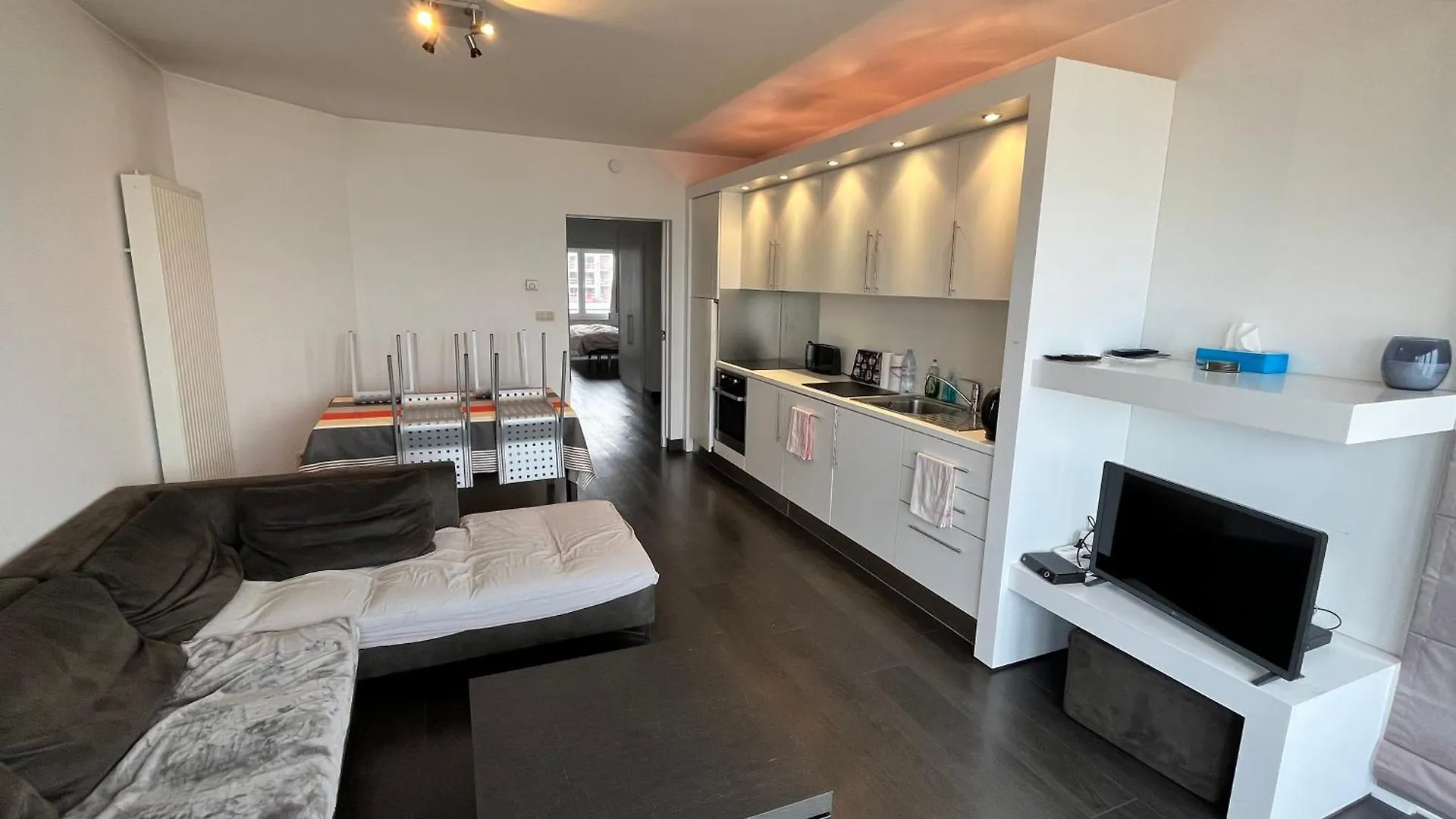 Cozy 3-Bedroom Apartment On The Seafront Of Ostend T60