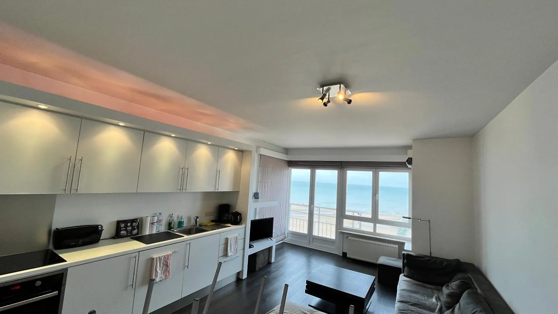 Cozy 3-Bedroom Apartment On The Seafront Of Ostend T60